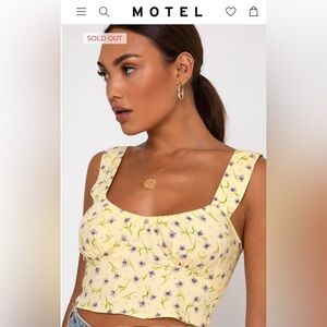 Motel Gladis Vest Crop Top In Wild Flower Lemon Drop Color